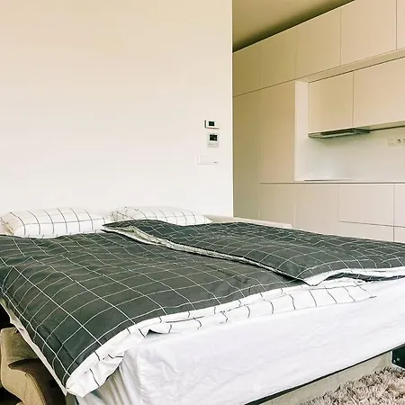 Апартаменти New In Quiet Part Of The Center *