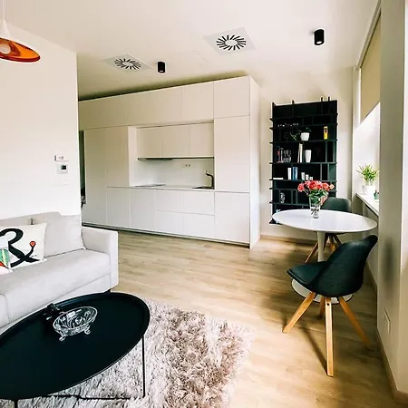 New In Quiet Part Of The Center Apartman