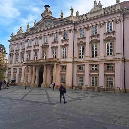 New In Quiet Part Of The Center *