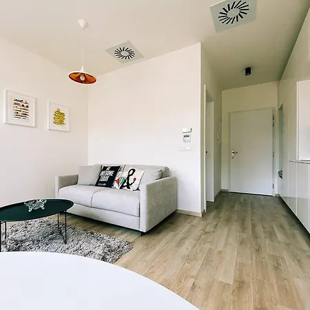 New In Quiet Part Of The Center Apartman