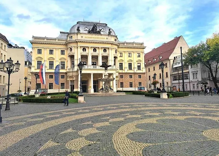 Апартаменти New In Quiet Part Of The Center